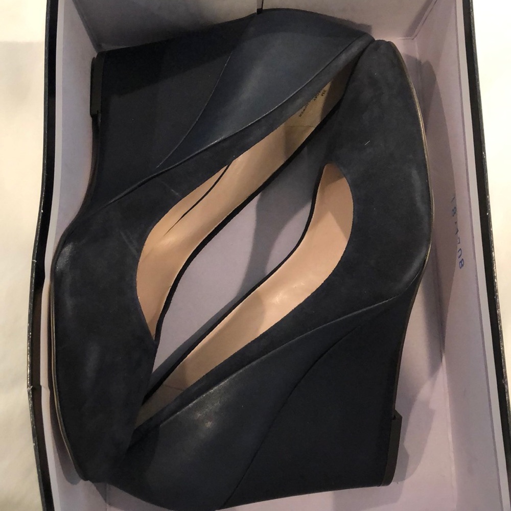NIB Nine West wedges in navy size 9